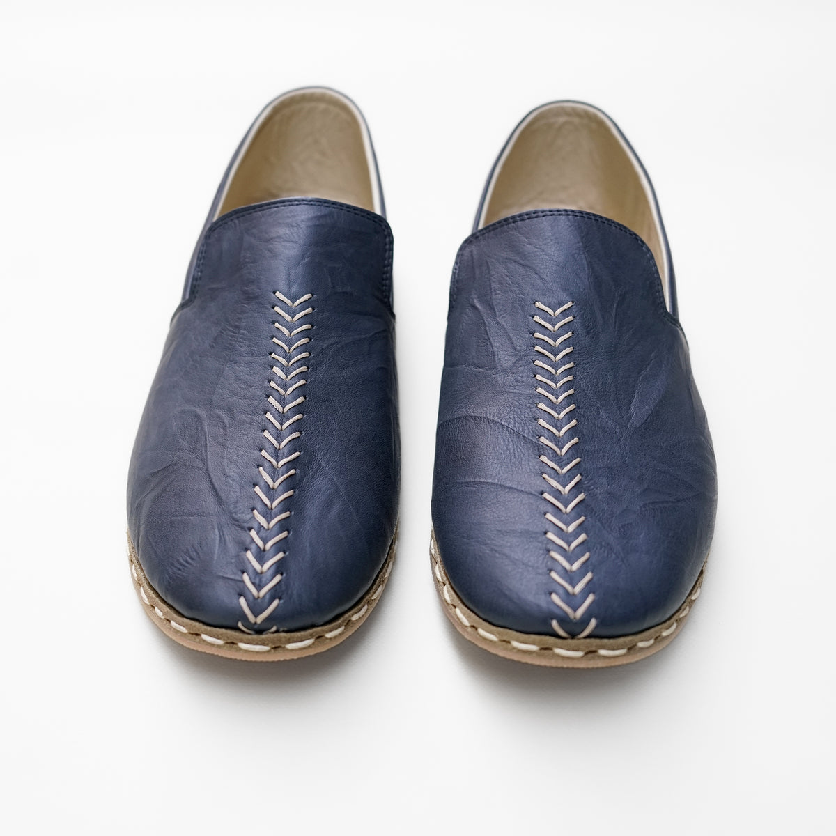 Kadın lacivert hakiki deri el yapımı yemeni ayakkabı - üstten görünüm
