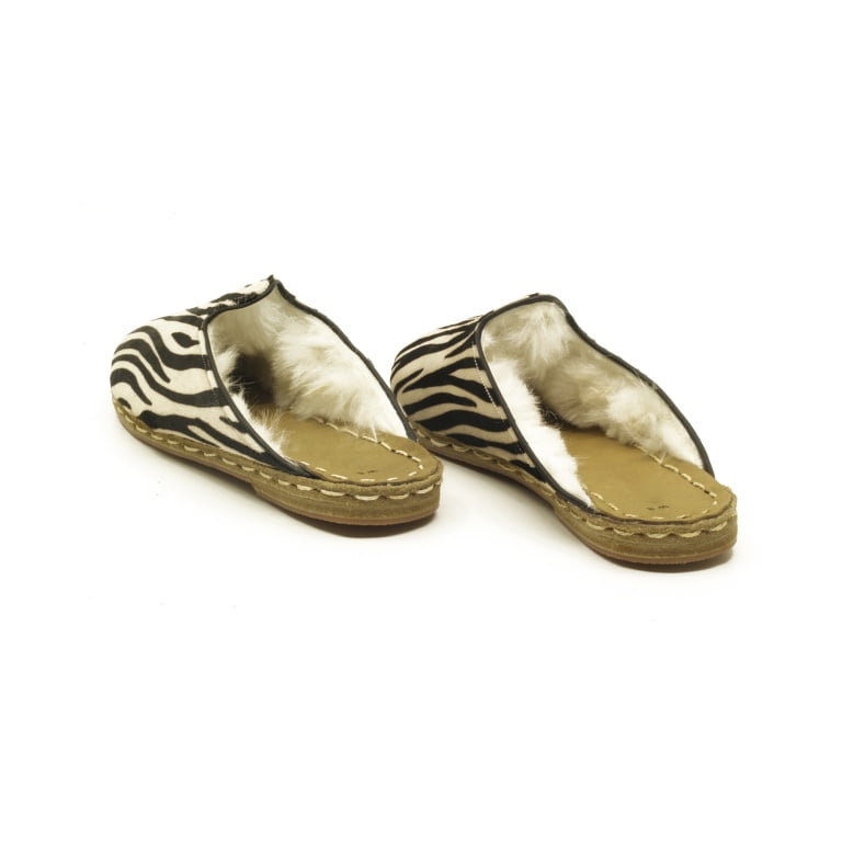 İçi Toskana Kürklü Düz Siyah Beyaz Zebra Desenli Dana Derisi El Dikişli Kapalı Erkek Terlik - Görsel 4